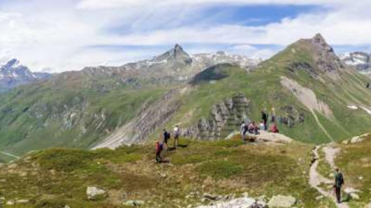 Vista panorámica de los Alpes Suizos: el Cantón de Grisones en el este de Suiza es un área potencial de exploración de hidrógeno natural.