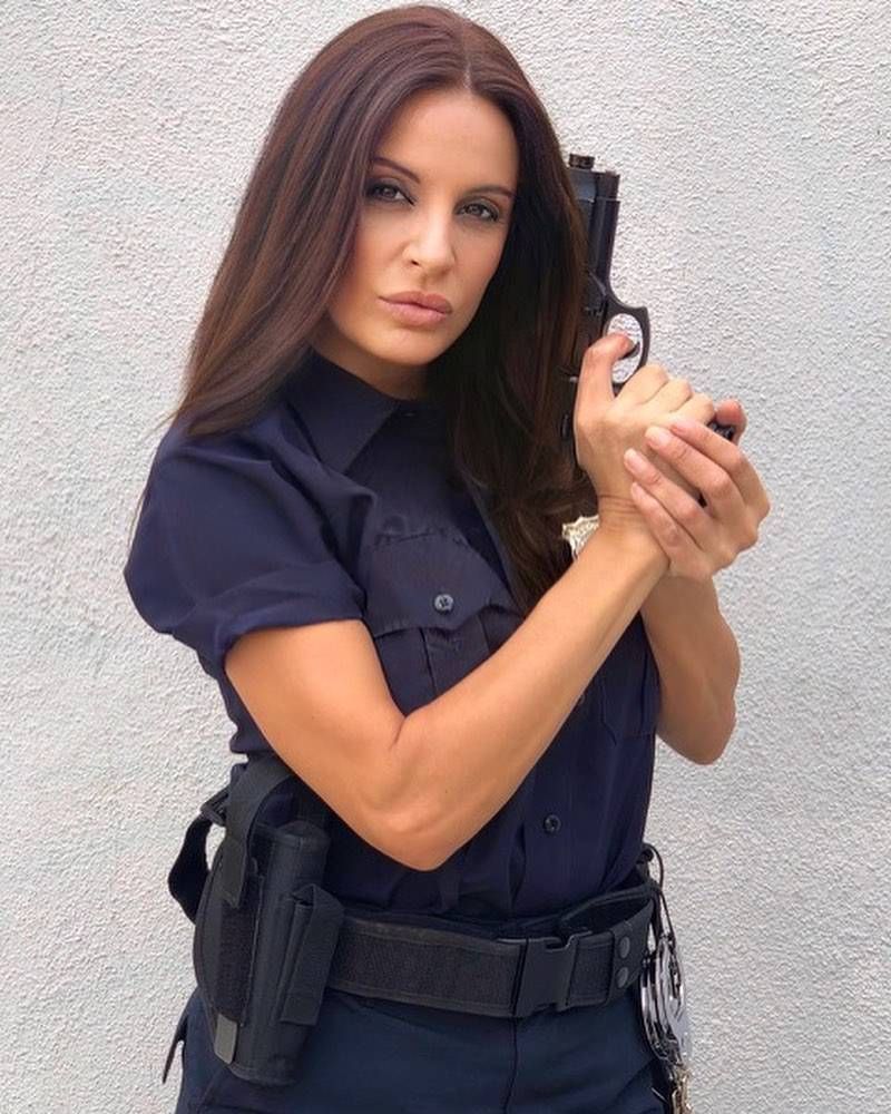 Sonia Monroy también ha sido policía, es una artista multidisciplinar.