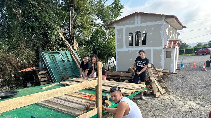 EN IMÁGENES: Preparativos de las carrozas de San Félix de Valdesoto