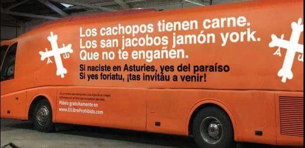 Las críticas al vehículo transfóbico del colectivo ultracatólico corren en forma de humor por las redes sociales.