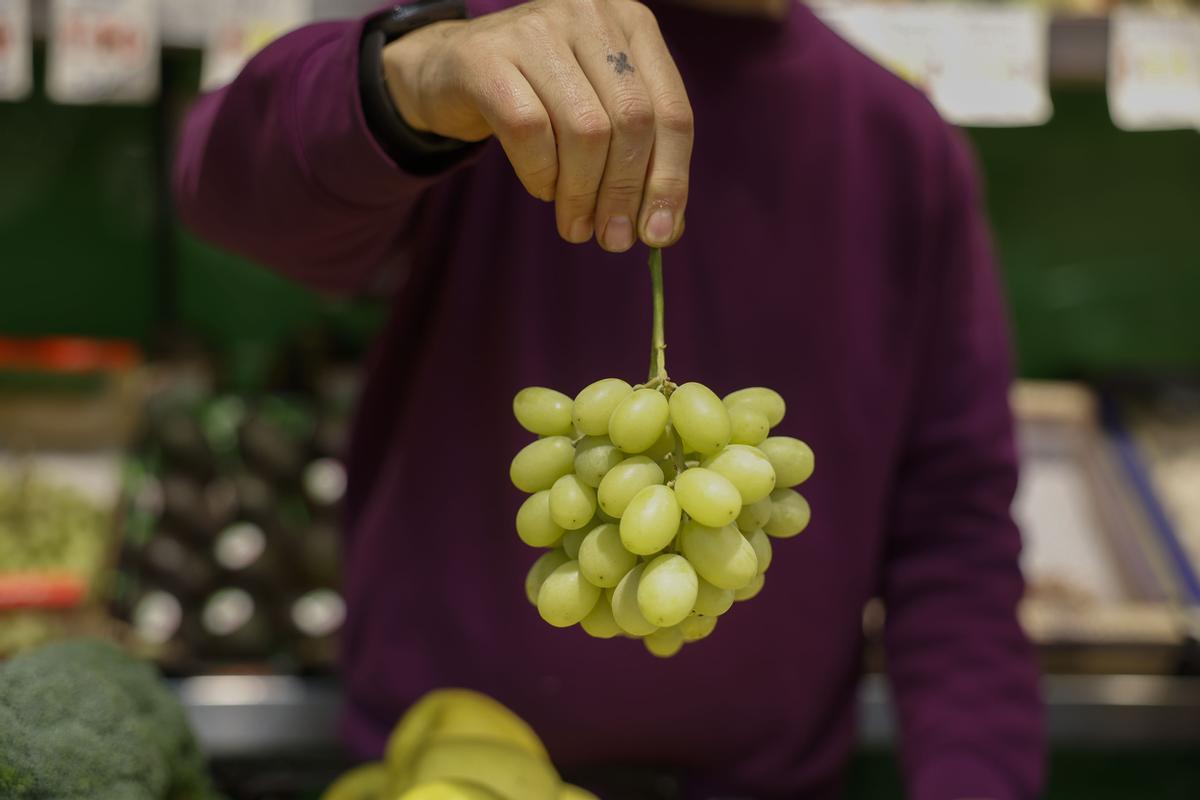 Las uvas de Nochevieja, un producto que llega al final de este 2023 con menor producción y hasta un 20 % más cara que el año anterior
