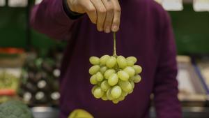 Las uvas de Nochevieja, un producto que llega al final de este 2023 con menor producción y hasta un 20 % más cara que el año anterior