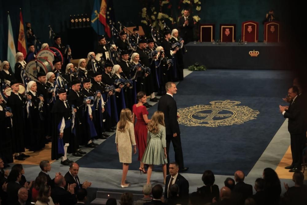 El look de la Reina Letizia, la Princesa Leonor y