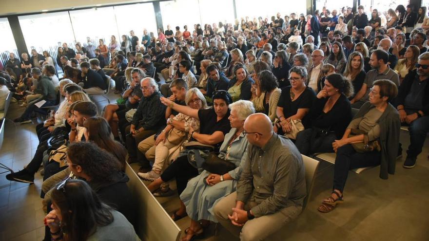 Més de 200 persones s&#039;acomiaden del cantant de Strombers a Manresa