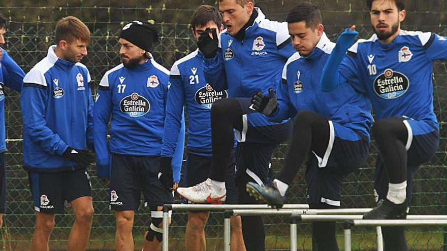 Los jugadores deportivistas, durante un entrenamiento. |   // C. PARDELLAS