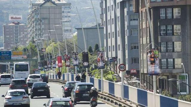 Viviendas a los lados de la avenida de Alfonso Molina.