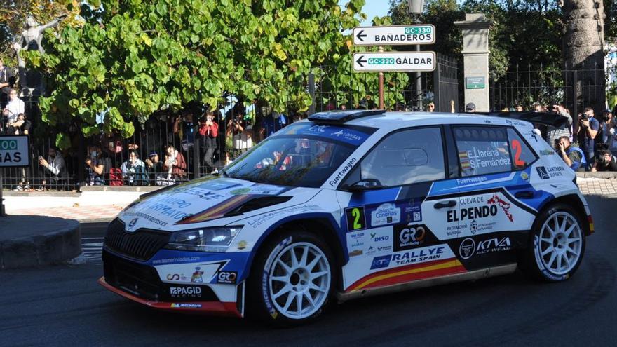 Efrén Llarena y Sara Fernández, que se proclamaron subcampeones de Europa, rodando ayer en el tramo de Arucas. | | JUAN ALBERTO GONZÁLEZ / MOTORACTUALIDAD.ES