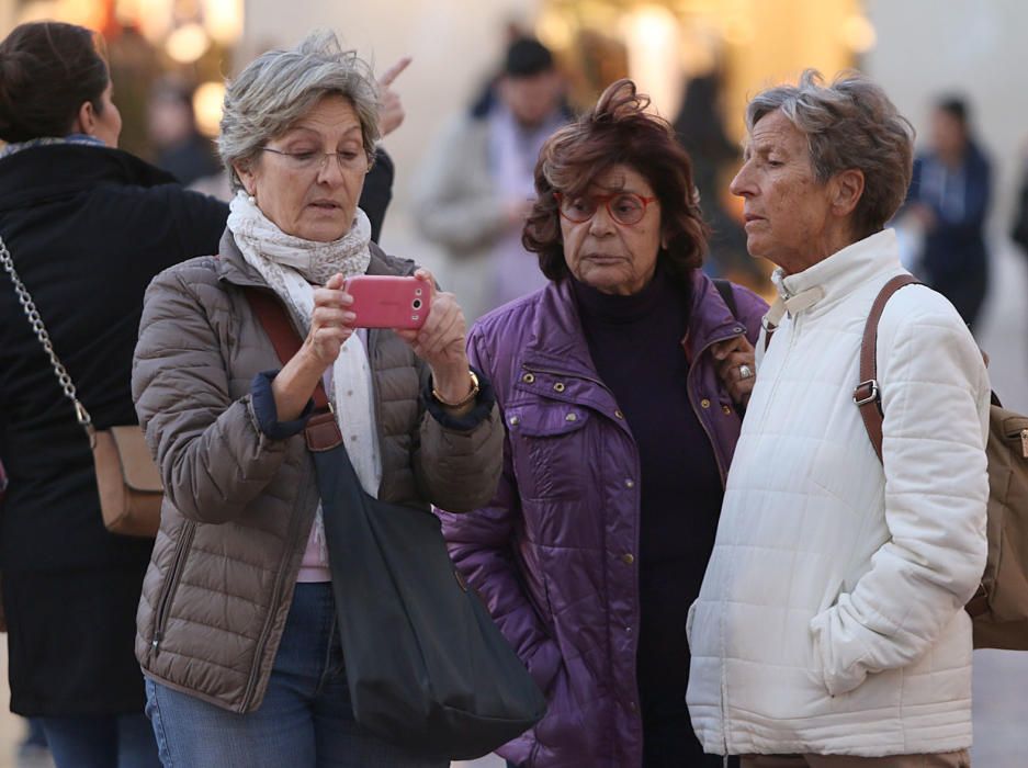 Bajada de temperaturas generalizada que se deja sentir en las calles de Málaga, aunque sin riesgo de precipitaciones