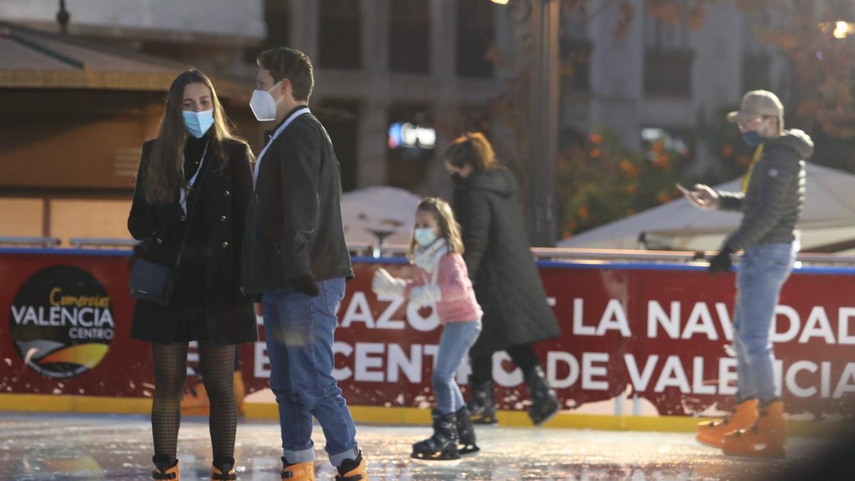 Preparando la Navidad en València: mascarillas en las calles, búsqueda de antígenos y PCR de niños