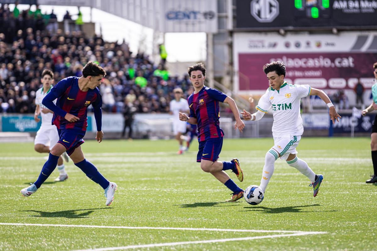 Una acción del partido que ha enfrentado al FC Barcelona y al AS Roma en Vilatenim