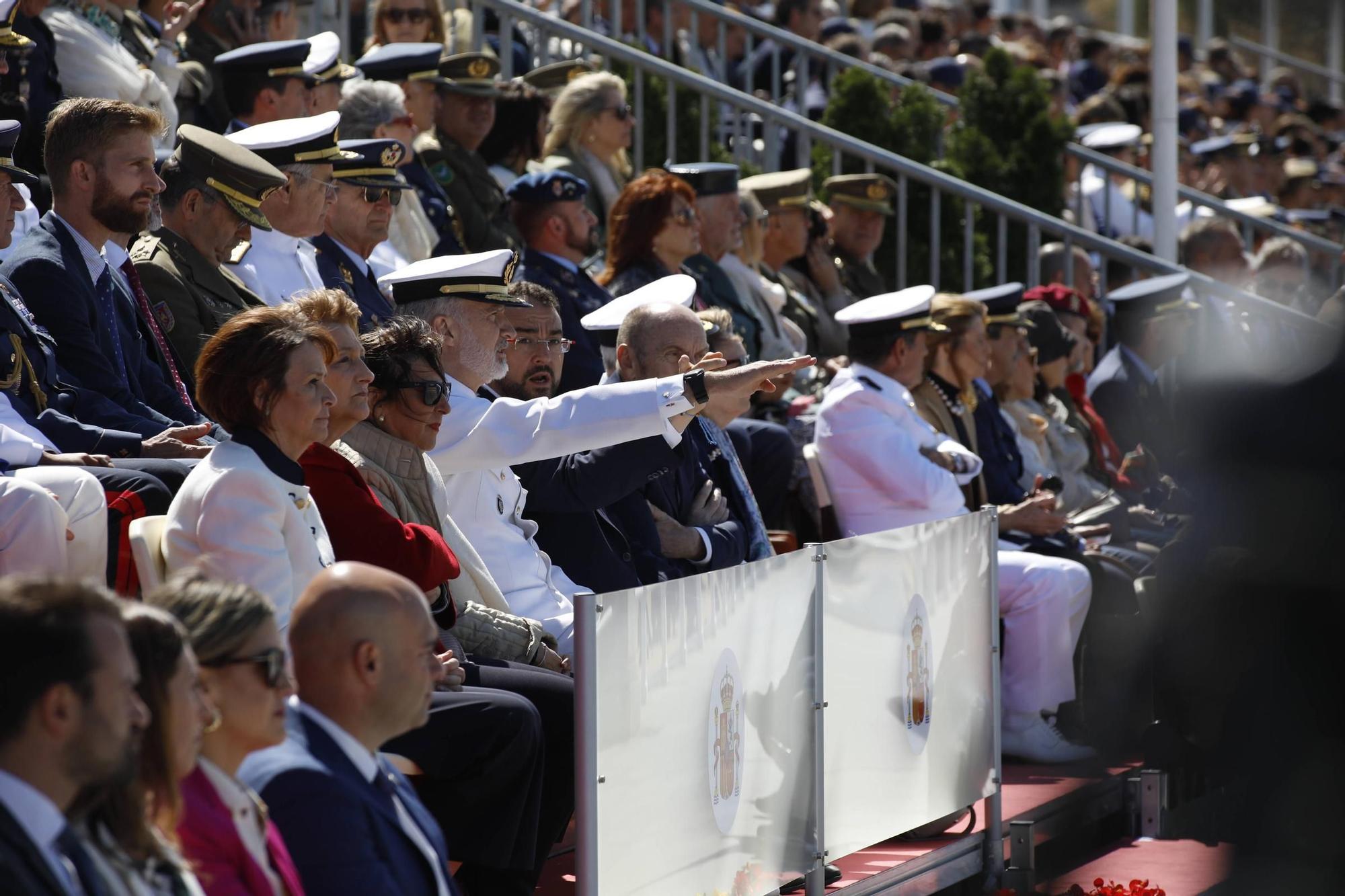 EN IMÁGENES: Así fue la revista naval  del Rey Felipe VI y la exhibición aérea en Gijón por el Día de las Fuerzas Armadas