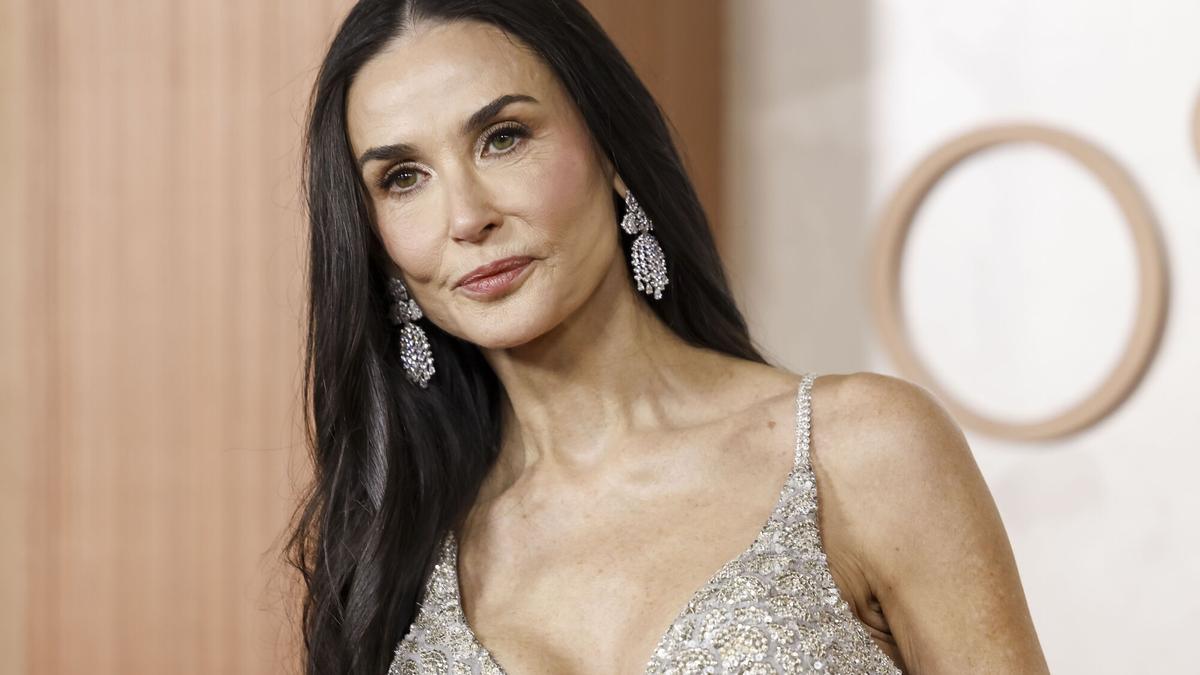 Demi Moore, en la alfombra roja de los Oscar 2025.