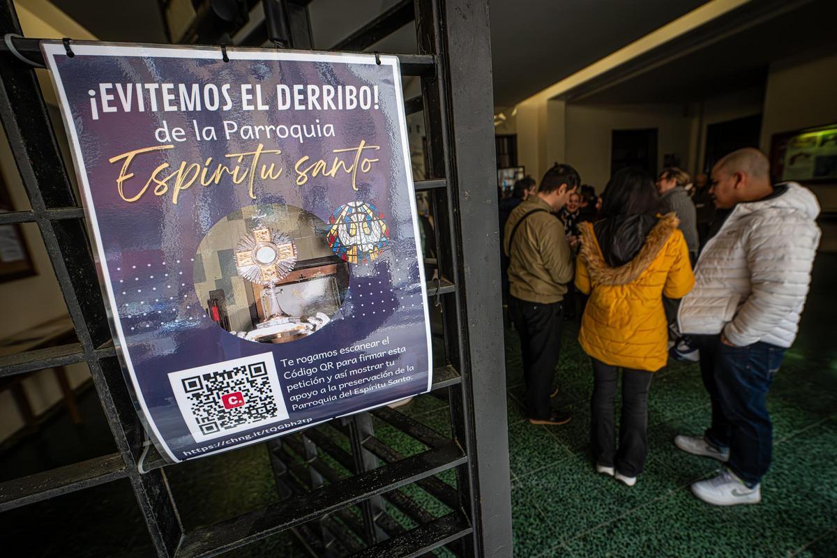 Rezos y protestas para frenar el derribo de una iglesia en Barcelona