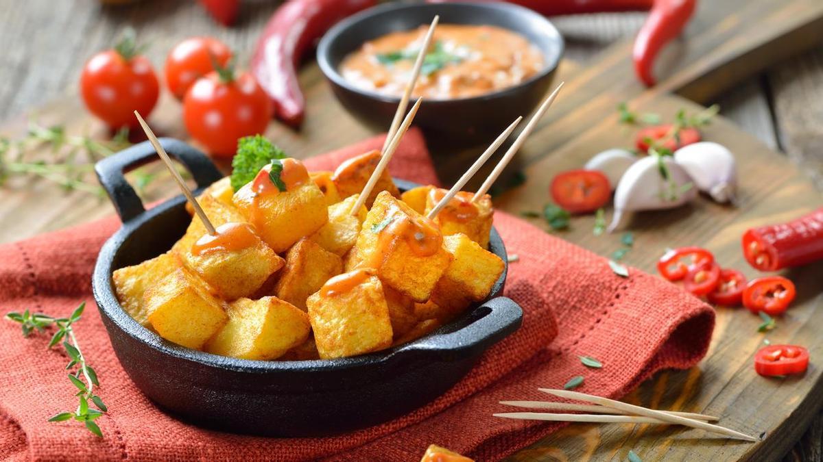 Las mejores bravas de Barcelona están en esta famosa bodega