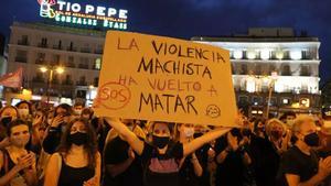 Concentración feminista en la Puerta del Sol (Madrid) contra los asesinatos machistas.