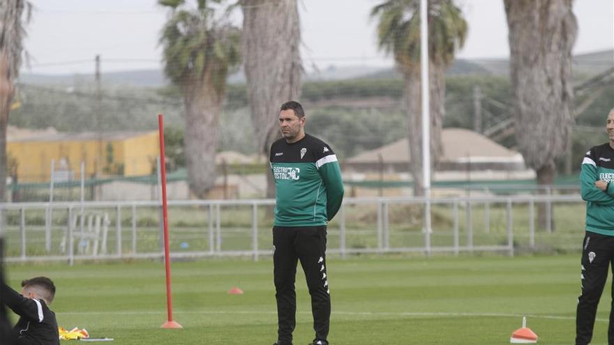 Rafa Navarro dirige la sesión de hoy y comparece ante los medios