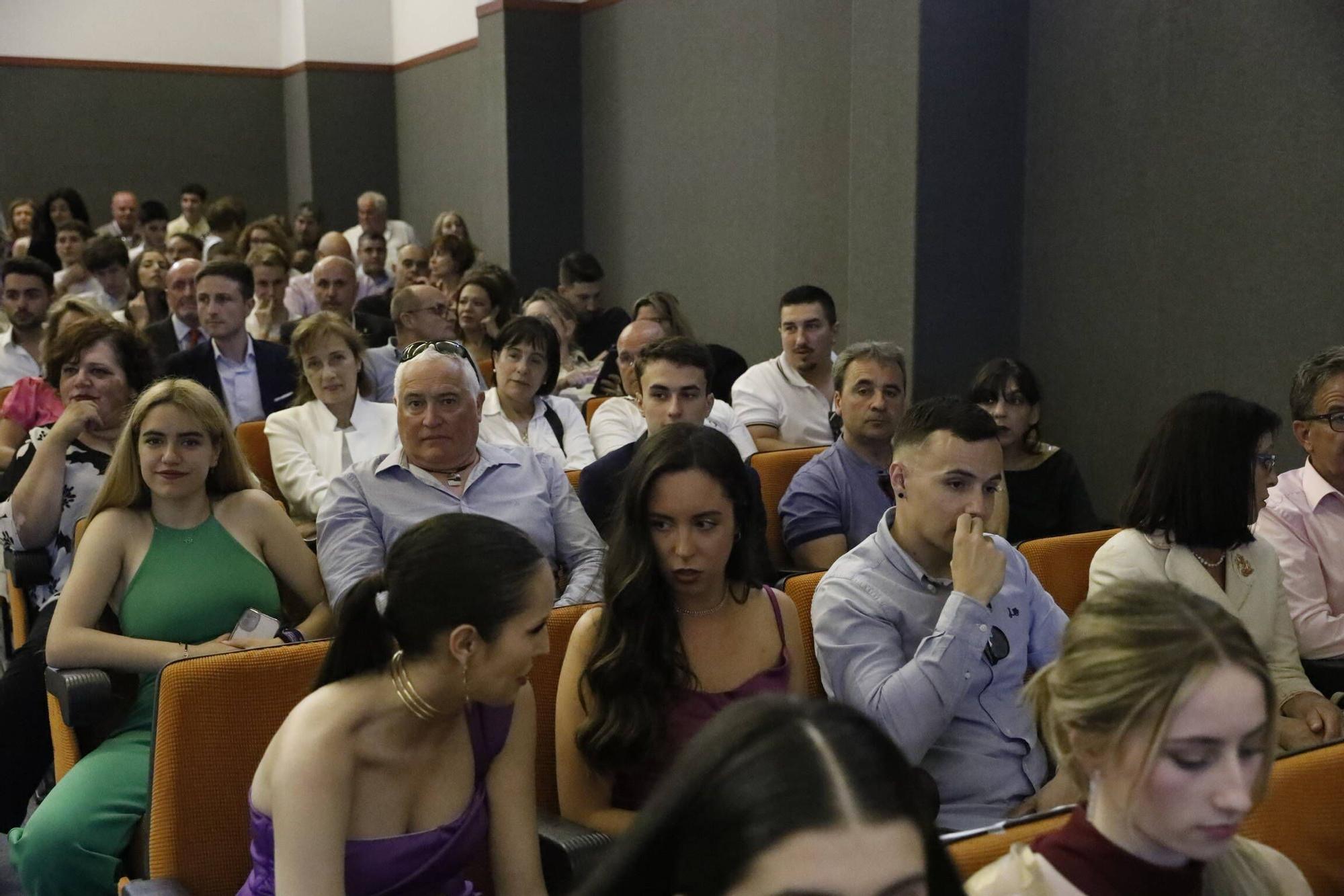 La graduación de la Facultad de Enfermería de Gijón, en imágenes