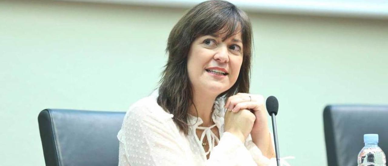 Guillermina Bastida, ayer, en la Facultad de Economía y Empresa de la Universidad de Oviedo.