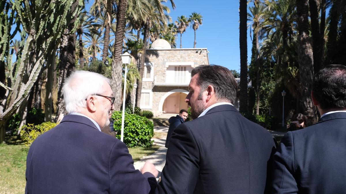 El alcalde y el presidente de la Fundación Mediterráneo en el Hort del Xocolater
