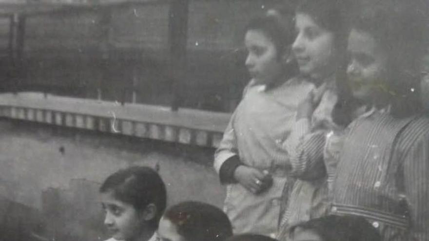 Alumnas del centro, en el patio.