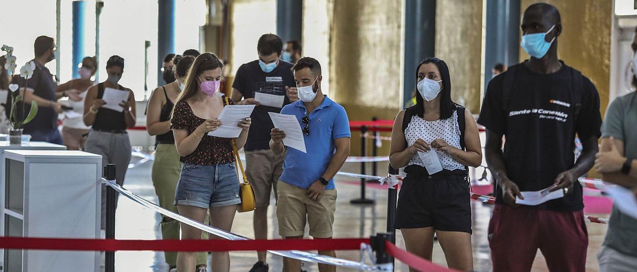 Los «vacunódromos» recibirán a partir de este martes a los jóvenes de entre 16 y 19 años para vacunarse frente al covid. |