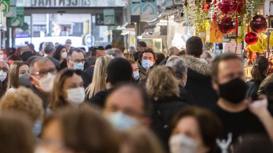 Compras la víspera de Nochebuena en el Mercado Central.