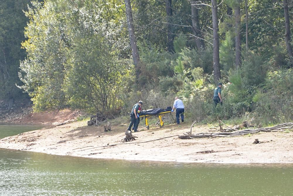 Unas personas que acudían al entorno del embalse para avistar aves vieron el cuerpo sin vida en el agua y alertaron a los servicios de emergencia.