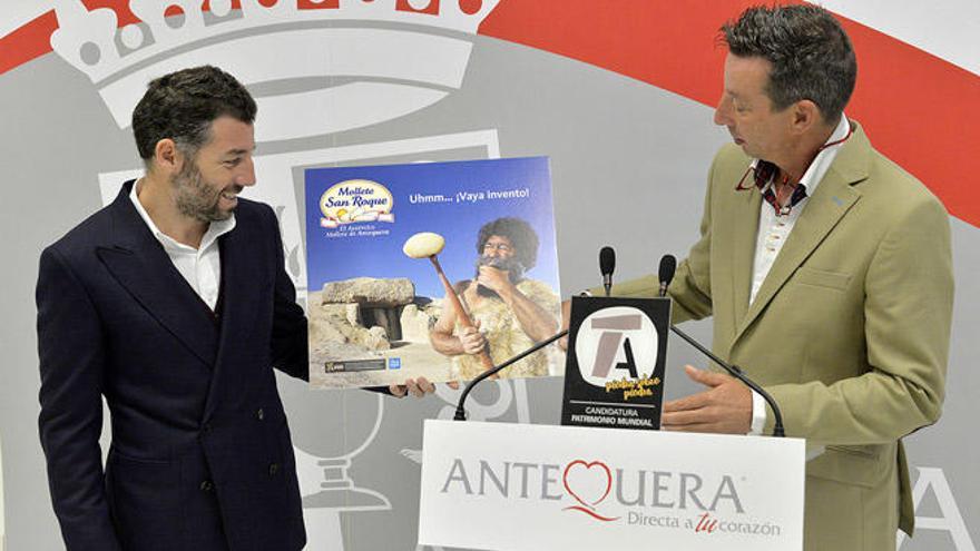 Juan Rosas y Juan Paradas, en la presentación del calendario.