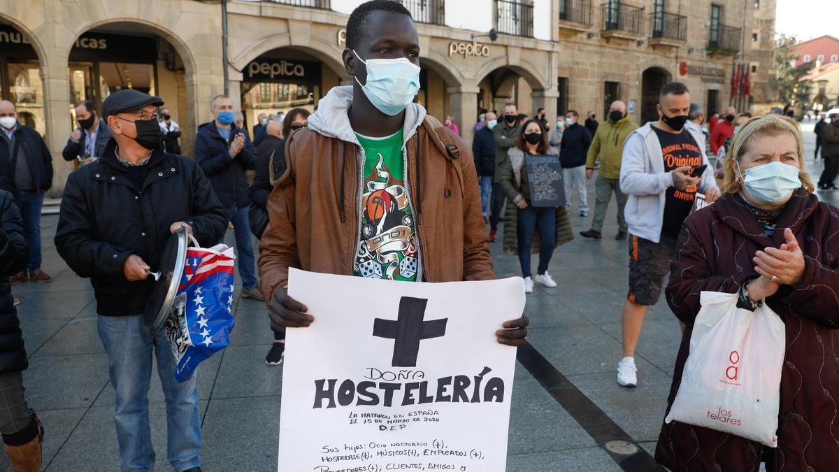 La protesta, este mediodía, de los hosteleros avilesinos.