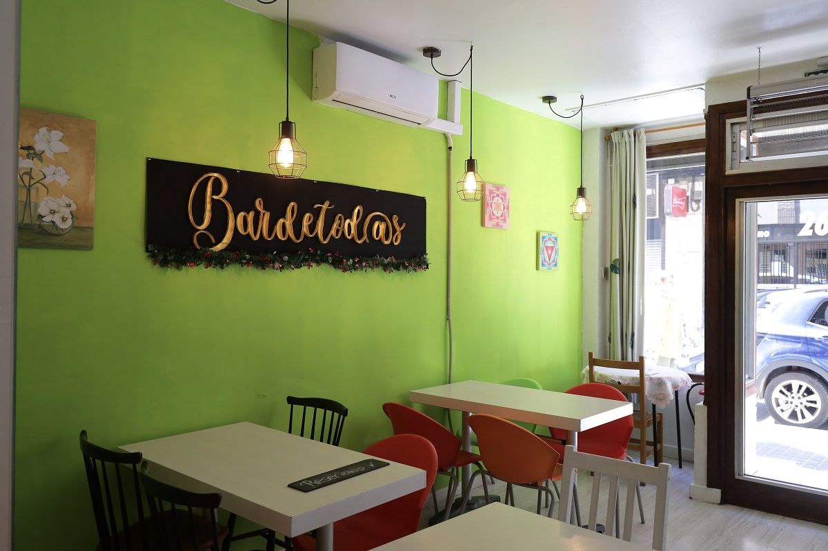 En imágenes | De todos, el bar del centro de Zaragoza que triunfa con comida casera para llevar a buen precio