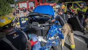 Un mort i tres ferits al col·lidir un cotxe i un autocar a l’AP-7 a Sant Celoni