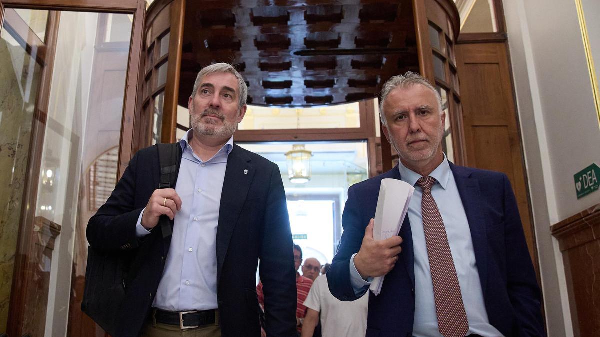 El presidente del Gobierno de Canarias, Fernando Clavijo, y el ministro de Política Territorial y Memoria Democrática, Ángel Víctor Torres.