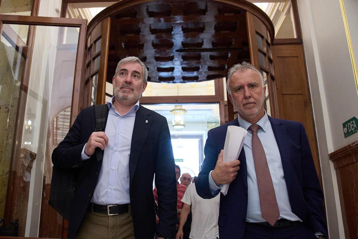El presidente del Gobierno de Canarias, Fernando Clavijo, y el ministro de Política Territorial y Memoria Democrática, Ángel Víctor Torres.