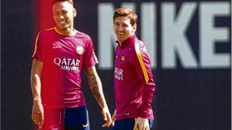 Messi i Neymar riuen en la sessió d&#039;entrenament del Barça ahir a la ciutat esportiva.