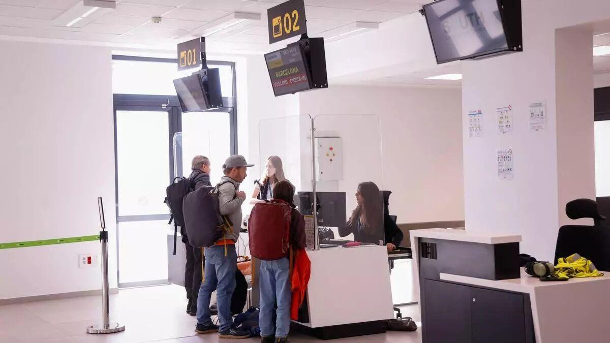 Pasajeros en la terminal del aeropuerto de Córdoba