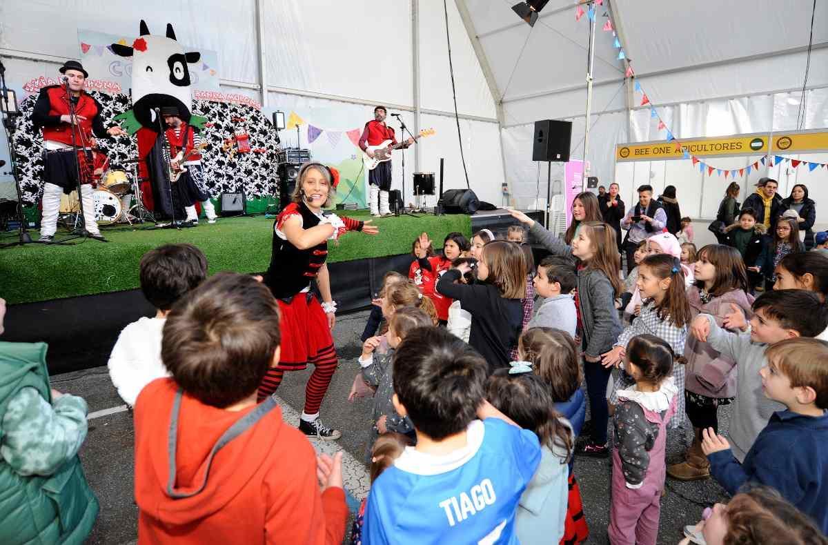 REVENIDAS MIÚDO 2023. JUEGOS Y CONCIERTO DE UXIA LAMBONA E A BANDA MOLONA