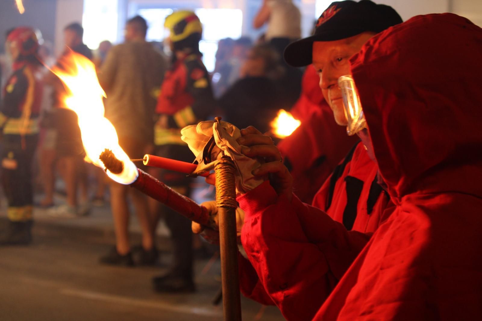 Multitudinario correfoc en las fiestas de El Campello