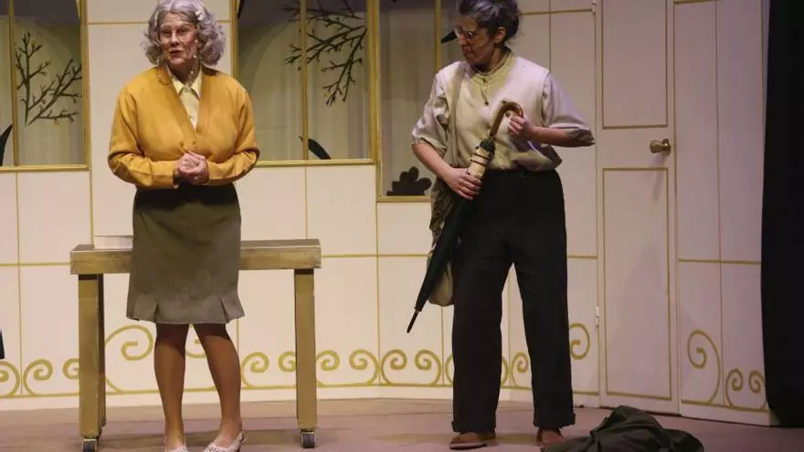 Más de 600 alumnos de Vilagarcía disfrutaron de la obra teatral «Berenguela na gaiola» en el Auditorio