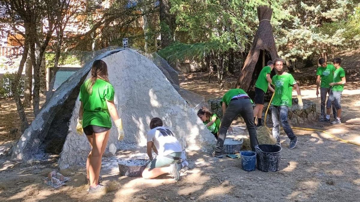 La Comunidad de Madrid amplía este verano un 164% su oferta de Campos de Voluntariado para jóvenes en 31 países de Europa, Asia y América.