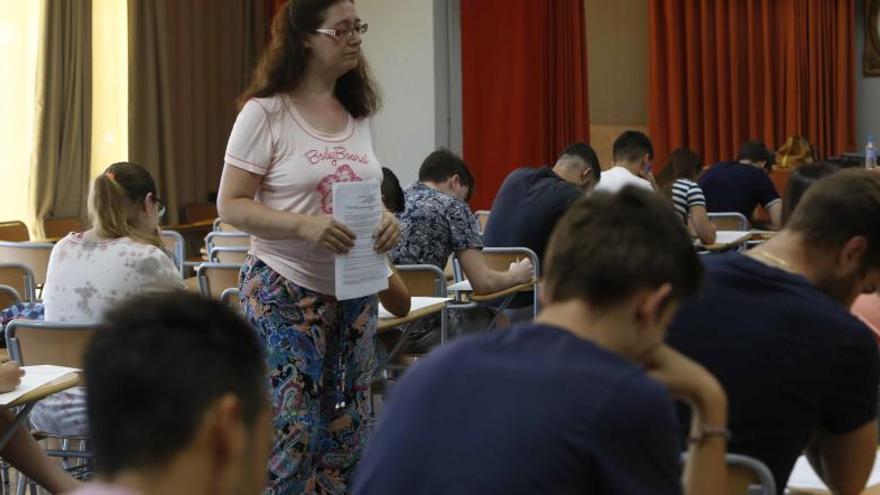 Estudiantes en las pruebas de FP de grado medio esta mañana