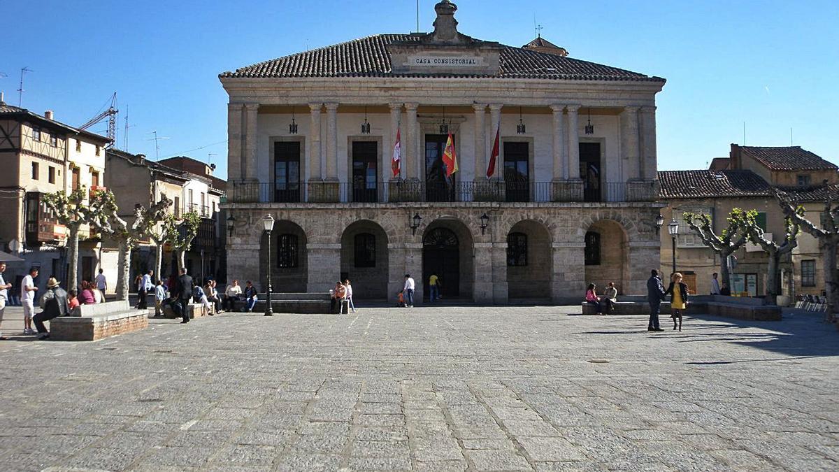 Fachada del Ayuntamiento de Toro en una imagen de archivo. | L. G.