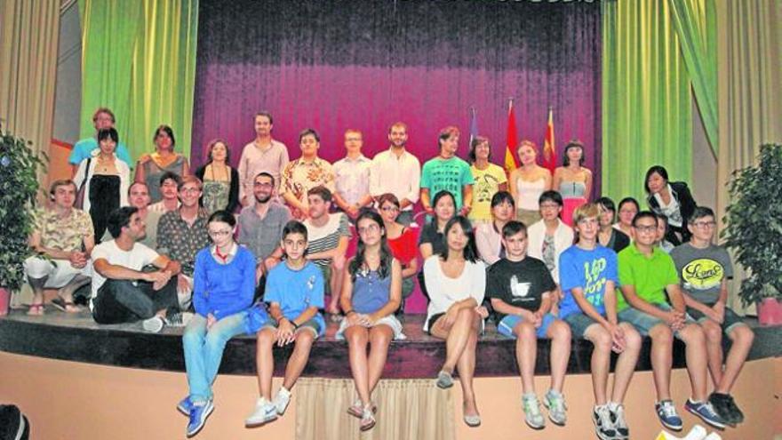 Los participantes del XX Concurso Internacional de Piano de Ibiza durante la ceremonia de apertura.
