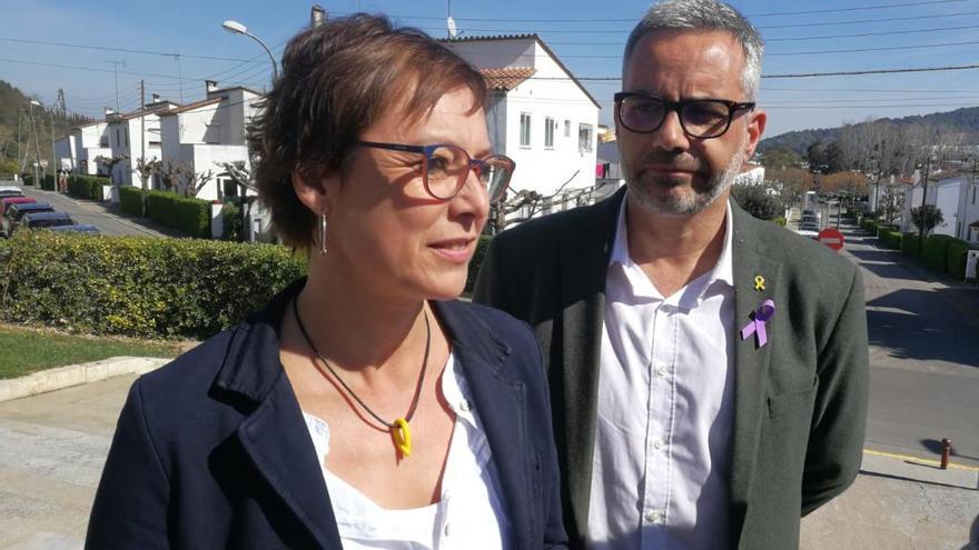 La candidata ERC Girona al Congrés, Montse Bassa, amb el número dos, Joan Margall.