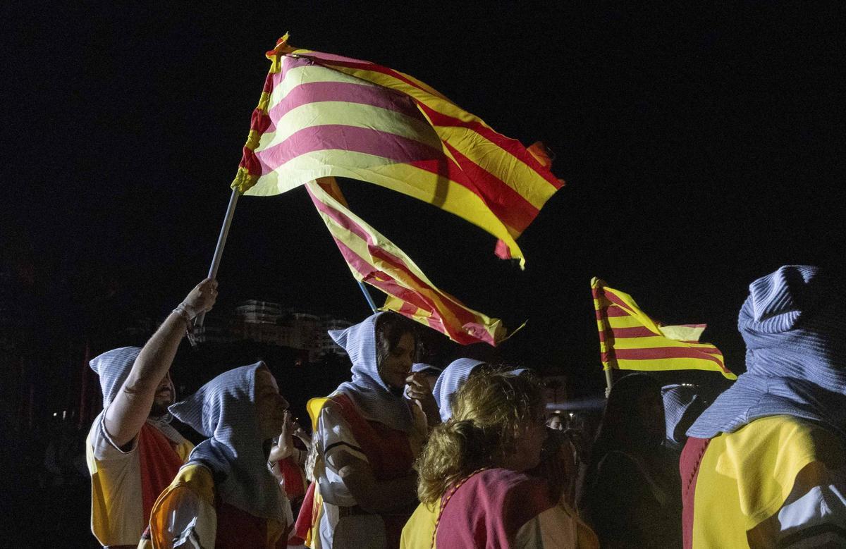 El Desembarco llena de épica la costa de La Vila
