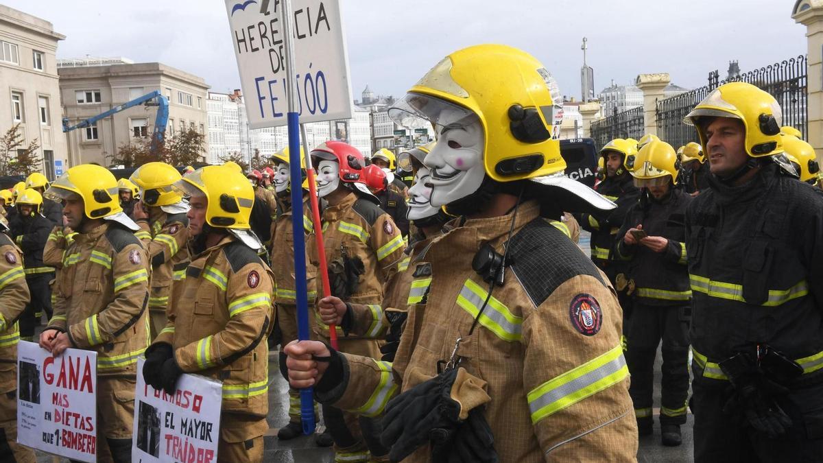Protesta de bomberos en A Coruña el pasado mes de octubre.