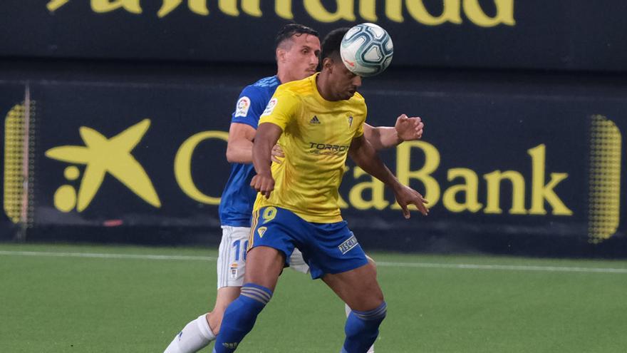 El Real Oviedo hace agua en Cádiz