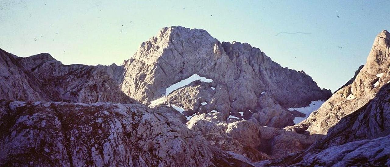 Peña Santa, desde el borde del Jou Santu.