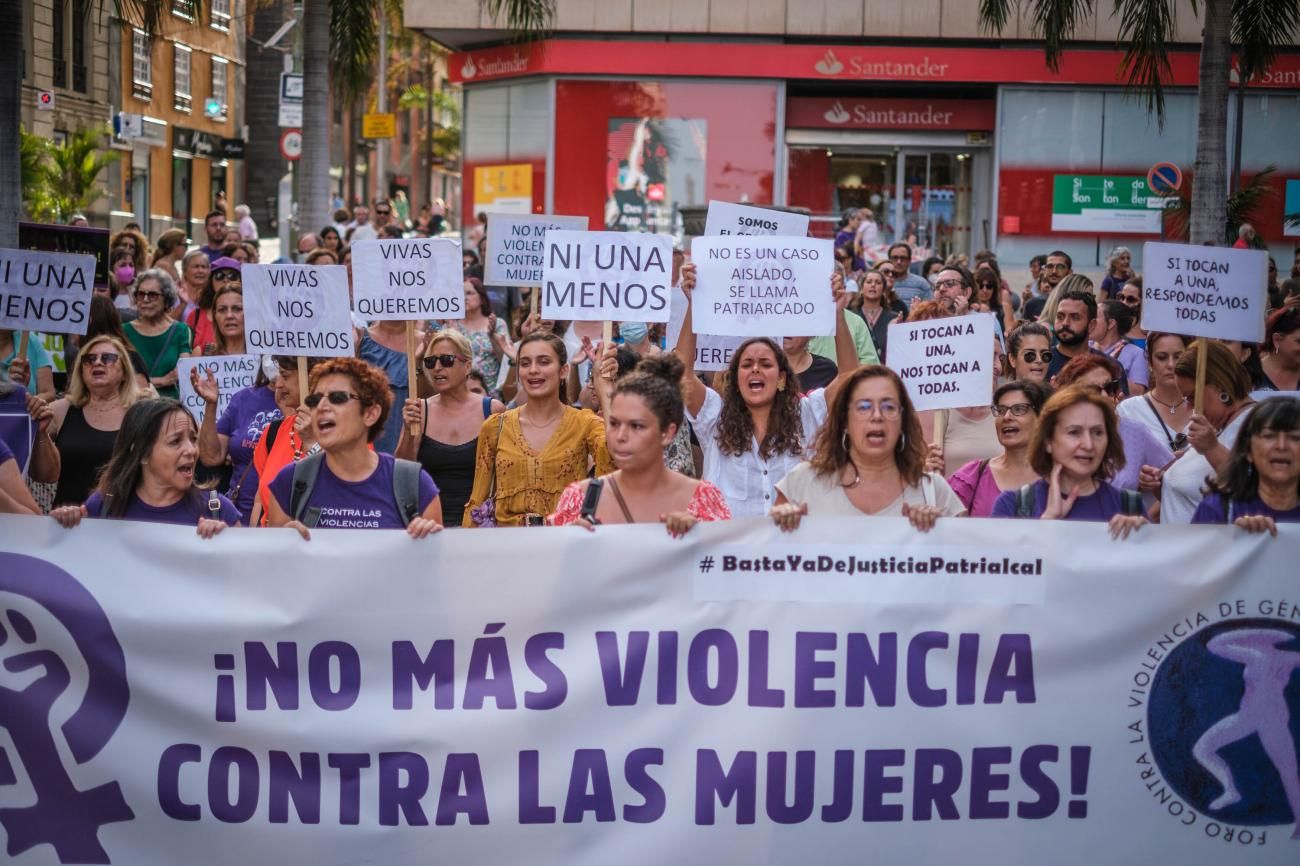 Concentración contra el último asesinato machista en Santa Cruz de Tenerife