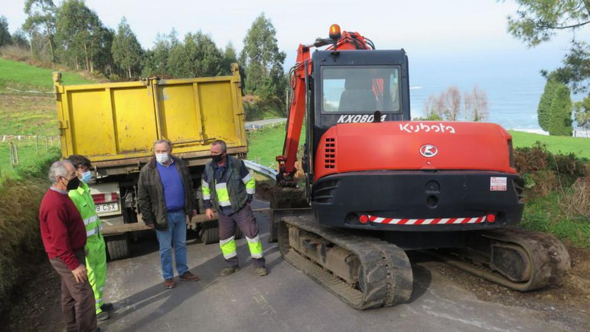 Obras en la carretera de Caión. |   // LA OPINIÓN