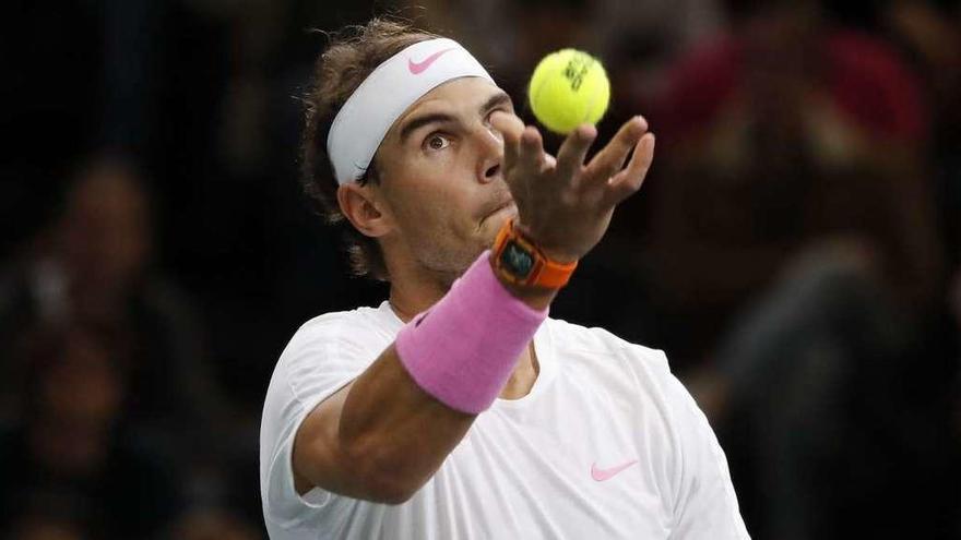 Rafa Nadal, ayer durante un entrenamiento en Londres. // Efe